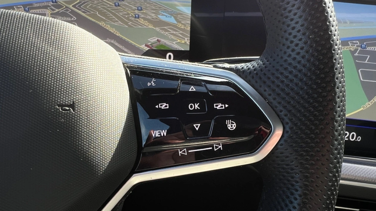 Volkswagen Touareg R 3.0 TSI 462pk 4MOTION Panoramadak Luchtvering Trekhaak