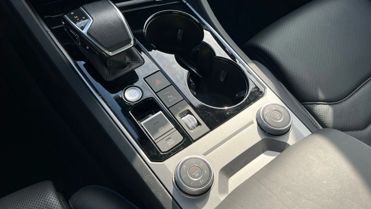 Volkswagen Touareg R 3.0 TSI 462pk 4MOTION Panoramadak Luchtvering Trekhaak