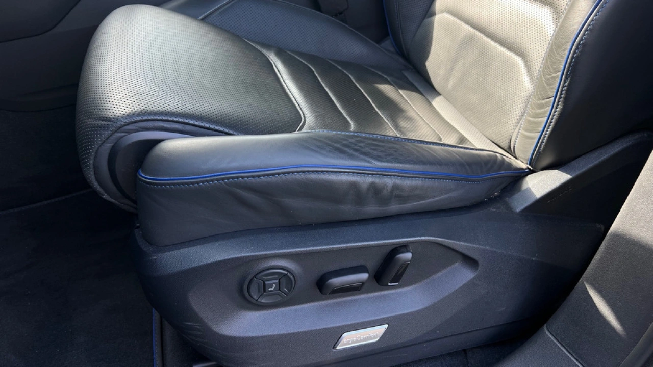 Volkswagen Touareg R 3.0 TSI 462pk 4MOTION Panoramadak Luchtvering Trekhaak