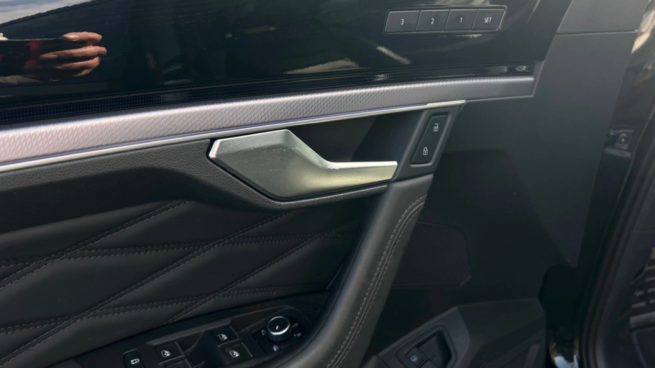 Volkswagen Touareg R 3.0 TSI 462pk 4MOTION Panoramadak Luchtvering Trekhaak