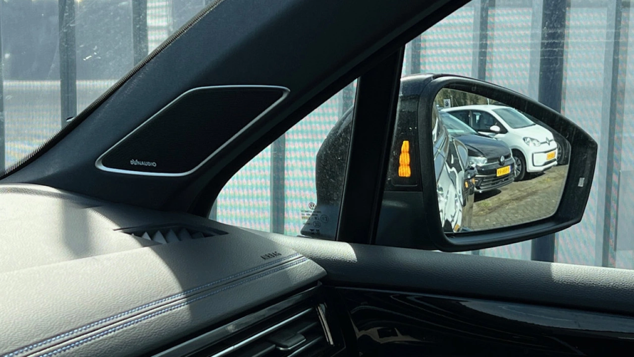 Volkswagen Touareg R 3.0 TSI 462pk 4MOTION Panoramadak Luchtvering Trekhaak