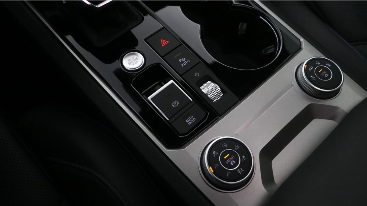 Volkswagen Touareg R 3.0 TSI 462pk 4MOTION Panoramadak Luchtvering Trekhaak