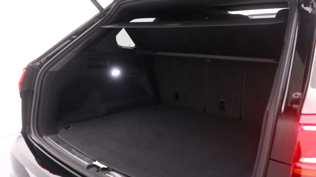 Volkswagen Touareg R 3.0 TSI 462pk 4MOTION Panoramadak Luchtvering Trekhaak