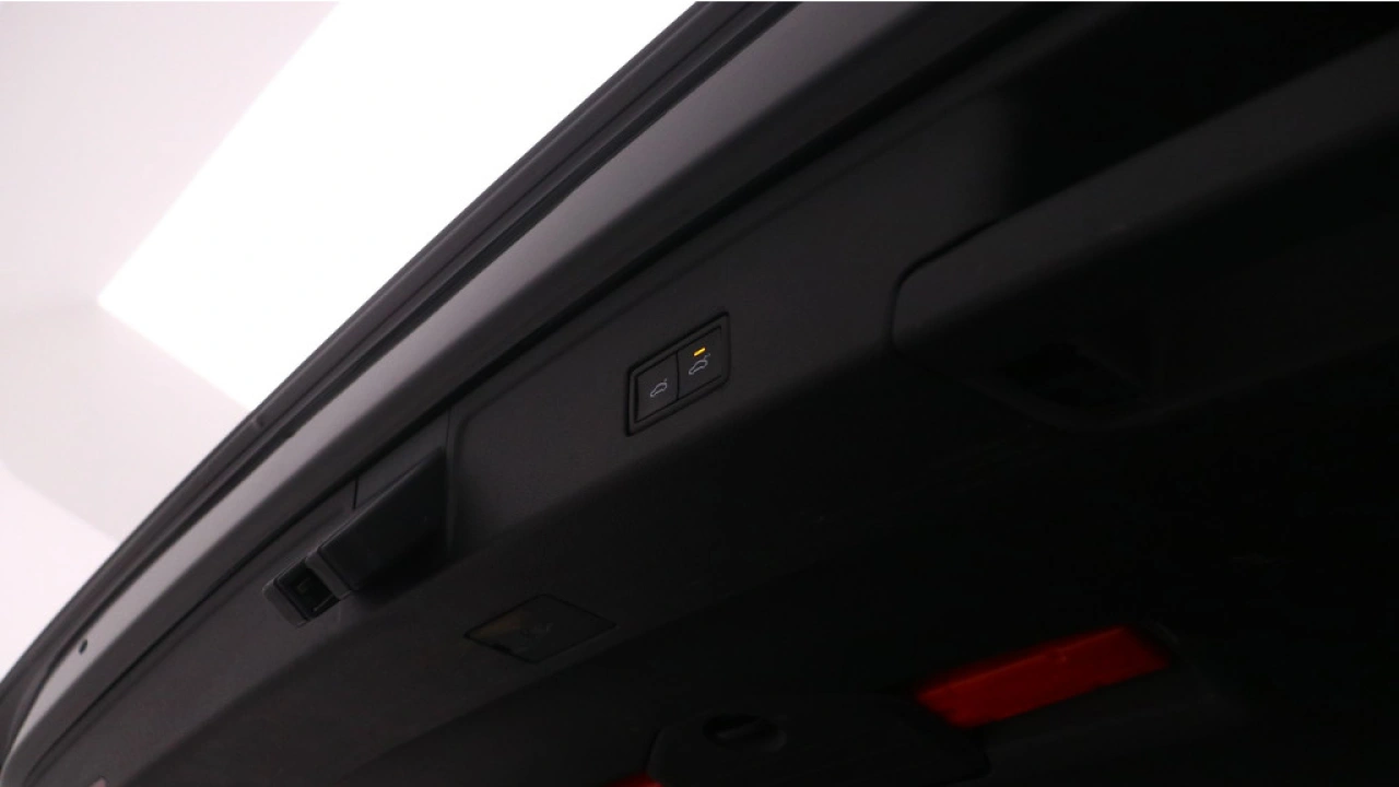 Volkswagen Touareg R 3.0 TSI 462pk 4MOTION Panoramadak Luchtvering Trekhaak