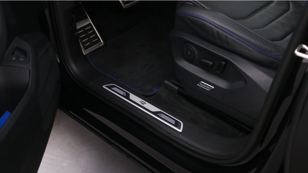 Volkswagen Touareg R 3.0 TSI 462pk 4MOTION Panoramadak Luchtvering Trekhaak