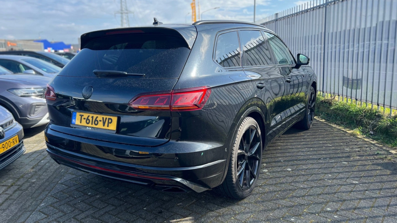 Volkswagen Touareg R 3.0 TSI 462pk 4MOTION Panoramadak Luchtvering Trekhaak