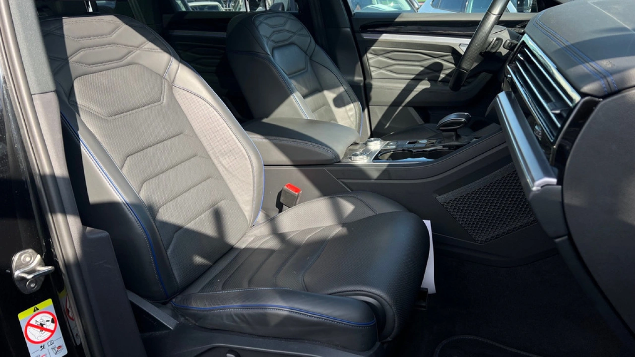 Volkswagen Touareg R 3.0 TSI 462pk 4MOTION Panoramadak Luchtvering Trekhaak