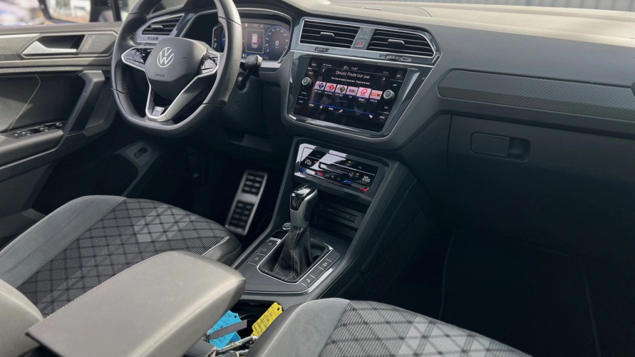 Volkswagen Tiguan 1.5 TSI 150pk DSG R-Line Business Panoramadak Black Style