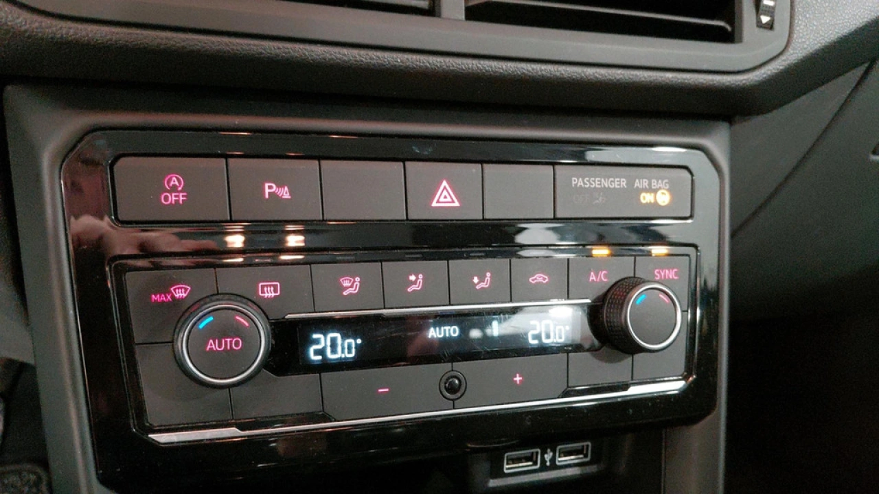 Volkswagen T-Cross 1.0 TSI Life | Multimedia | Climatronic |