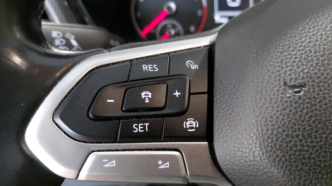 Volkswagen T-Cross 1.0 TSI Life | Multimedia | Climatronic |