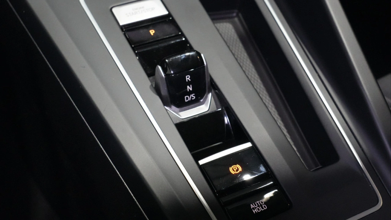 Volkswagen Golf 1.0 eTSI 110pk DSG Life Business