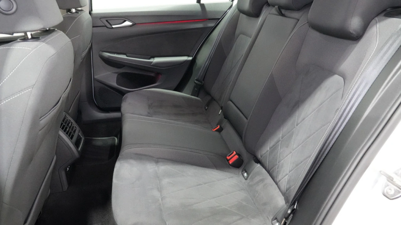 Volkswagen Golf 1.0 eTSI 110pk DSG Life Business