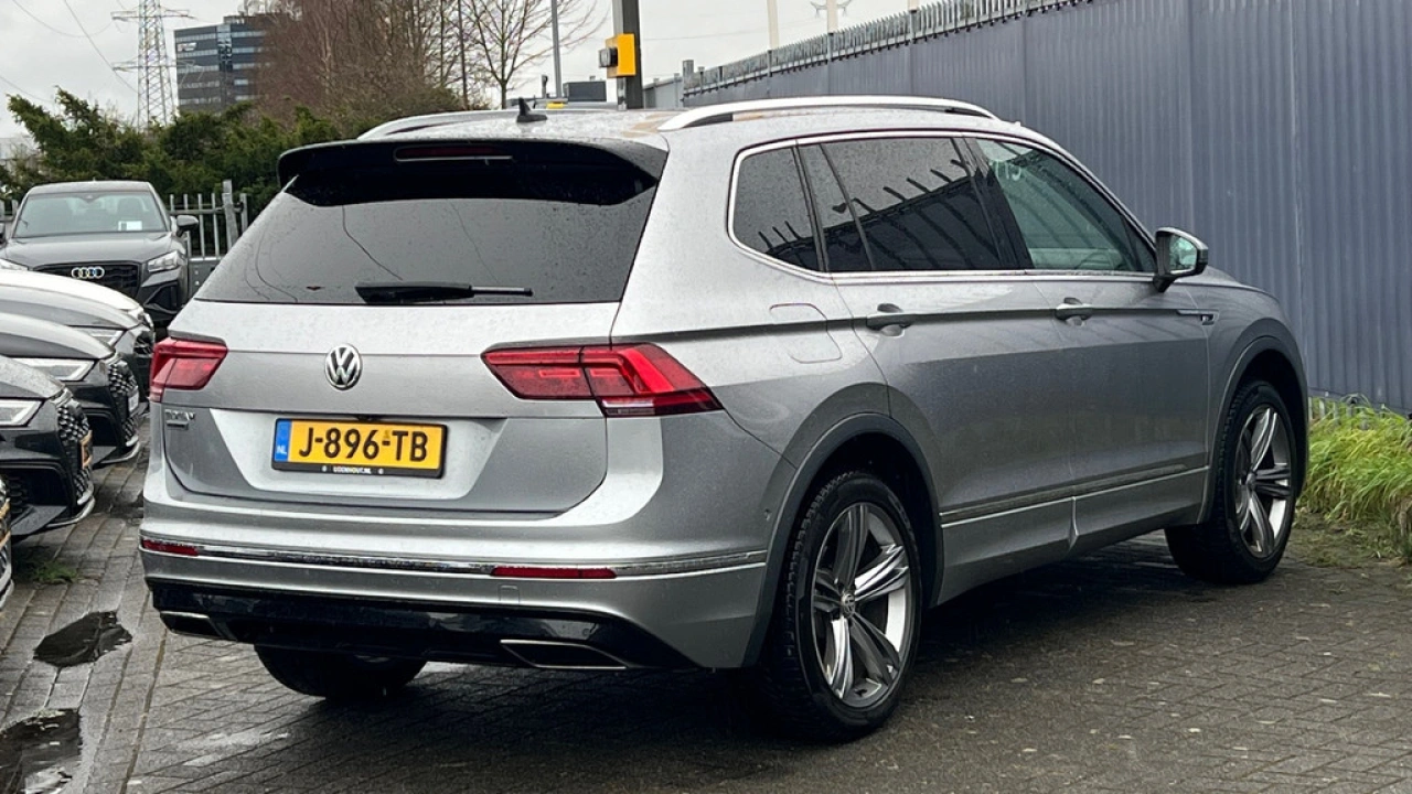 Volkswagen Tiguan Allspace 1.5 TSI 150pk DSG Highline Business R 7p. Panoramadak Trekhaak