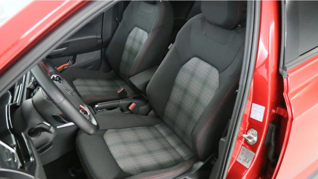 Volkswagen Polo GTI 2.0 207pk Automaat | Pano | Stoelverwarming | Keyless | Cruise | Camera