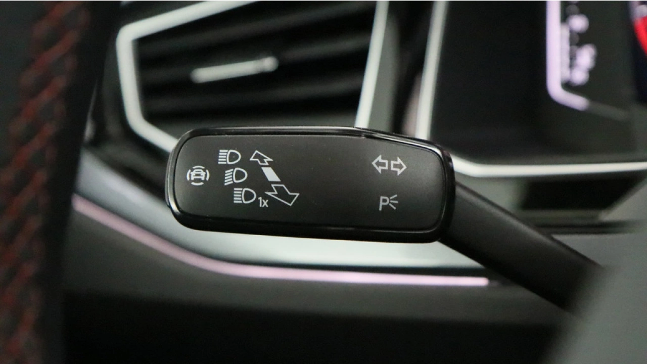 Volkswagen Polo GTI 2.0 207pk Automaat | Pano | Stoelverwarming | Keyless | Cruise | Camera