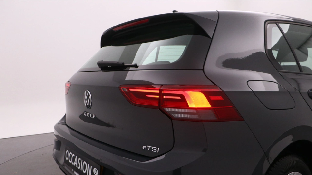 Volkswagen Golf 1.0 eTSI 110pk DSG Life Navigatie Stoel verwarming