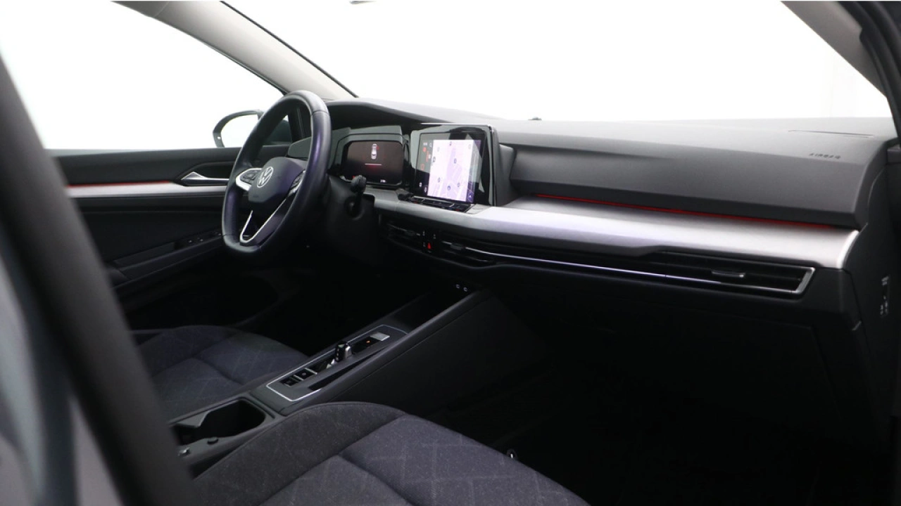 Volkswagen Golf 1.0 eTSI 110pk DSG Life Navigatie Stoel verwarming