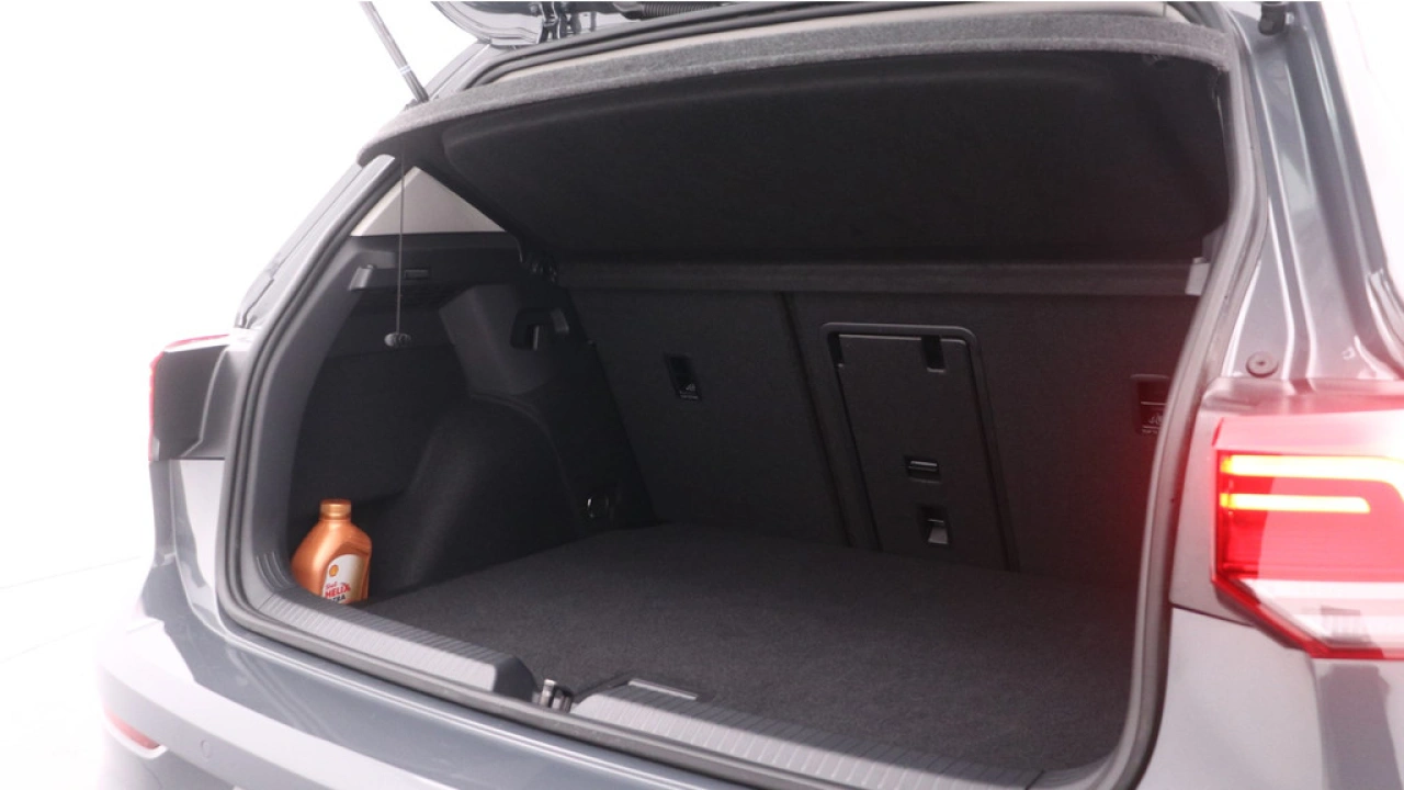 Volkswagen Golf 1.0 eTSI 110pk DSG Life Navigatie Stoel verwarming