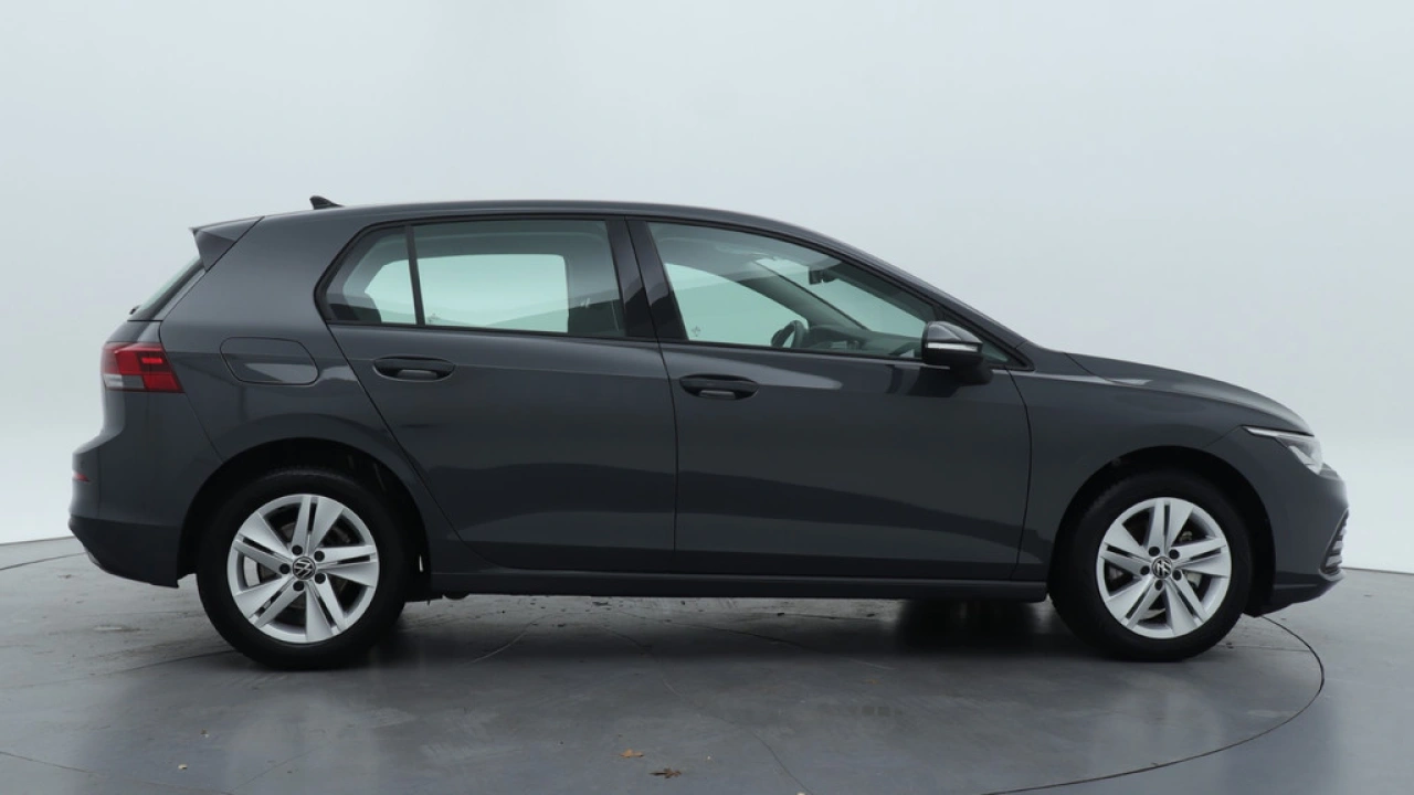 Volkswagen Golf 1.0 eTSI 110pk DSG Life Navigatie Stoel verwarming