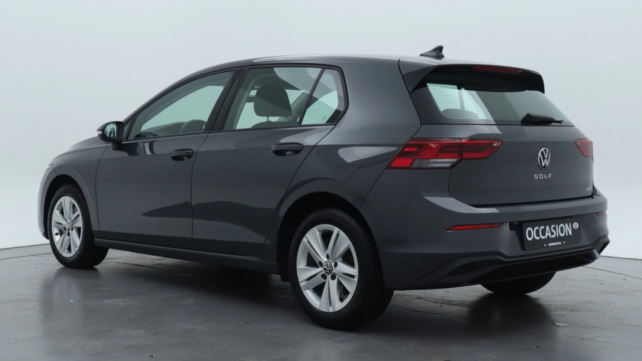 Volkswagen Golf 1.0 eTSI 110pk DSG Life Navigatie Stoel verwarming