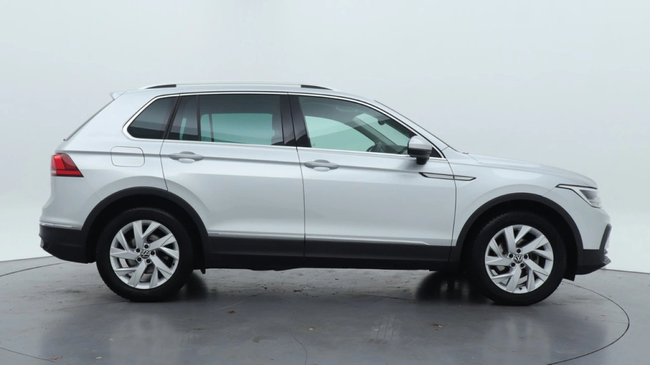 Volkswagen Tiguan 1.5 TSI 150pk DSG Life Business Navigatie Trekhaak