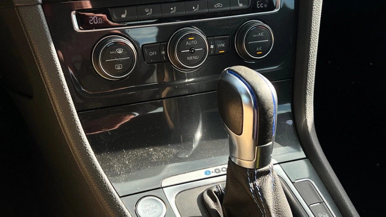 Volkswagen e-Golf Edition 36 kWh 136pk Navigatie Camera Warmtepomp