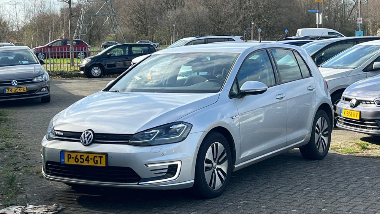 Volkswagen e-Golf Edition 36 kWh 136pk Navigatie Camera Warmtepomp