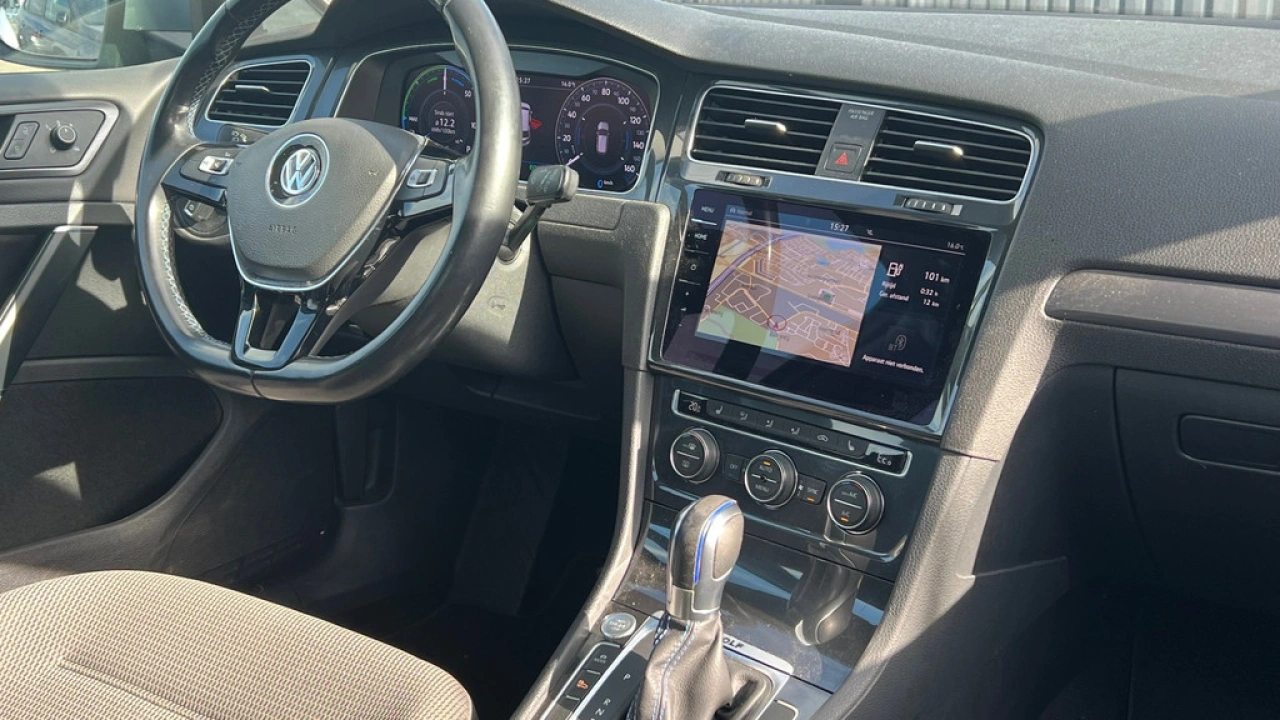 Volkswagen e-Golf Edition 36 kWh 136pk Navigatie Camera Warmtepomp