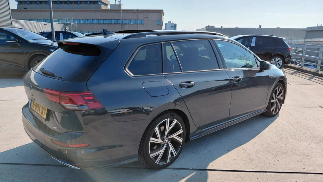 Volkswagen Golf Variant 1.5 eTSI R-Line Business | Panoramadak | 18