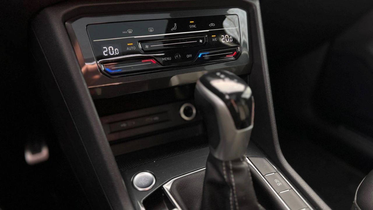 Volkswagen Tiguan 1.5 TSI 150pk DSG R-Line Business Panoramadak Black Style