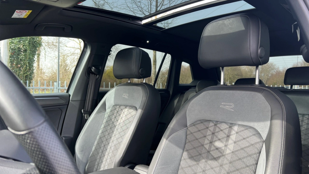 Volkswagen Tiguan 1.5 TSI 150pk DSG R-Line Business Panoramadak Black Style