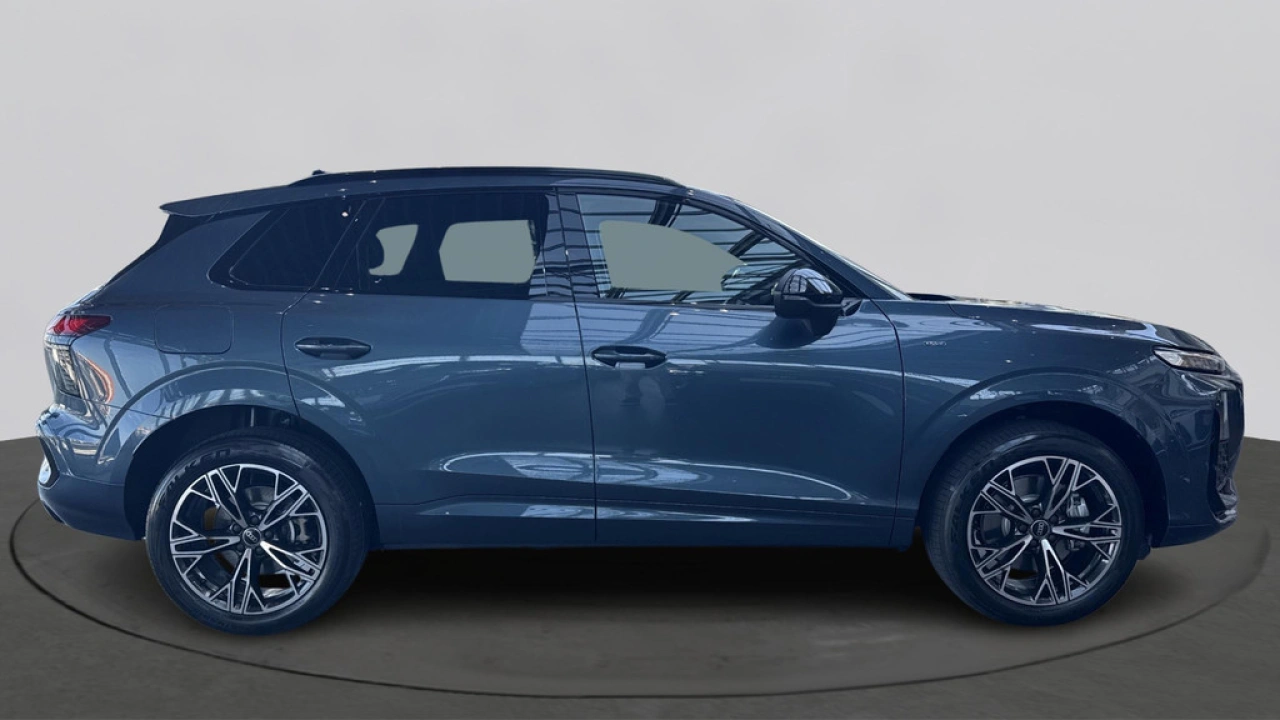 Audi Q3 1.5 200kW e-hybrid S edition Utopiablauw metallic