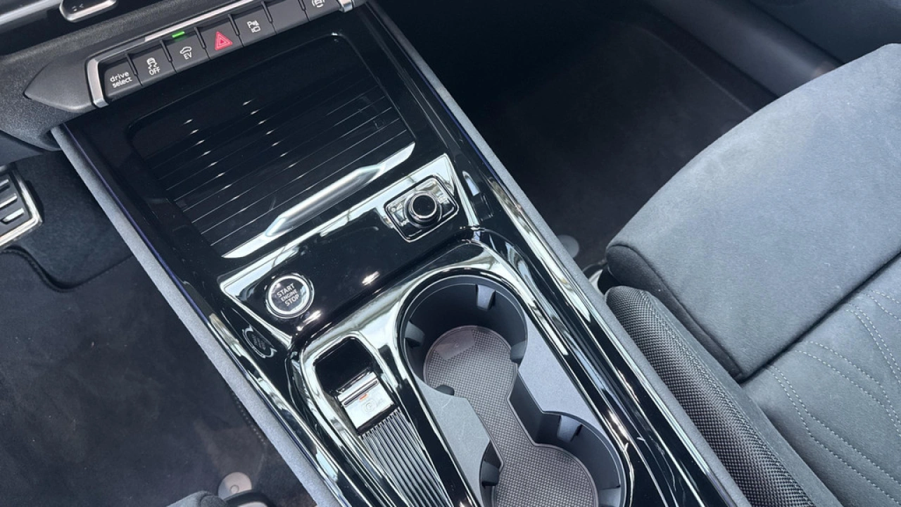 Audi Q3 1.5 200kW e-hybrid S edition Utopiablauw metallic