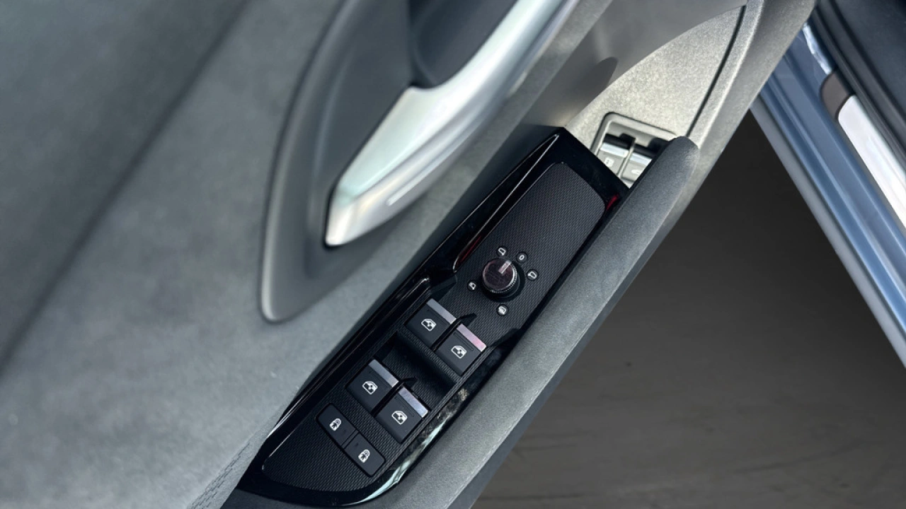 Audi Q3 1.5 200kW e-hybrid S edition Utopiablauw metallic