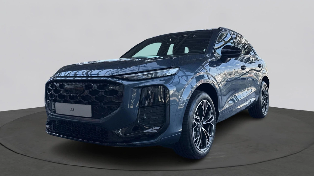 Audi Q3 1.5 200kW e-hybrid S edition Utopiablauw metallic