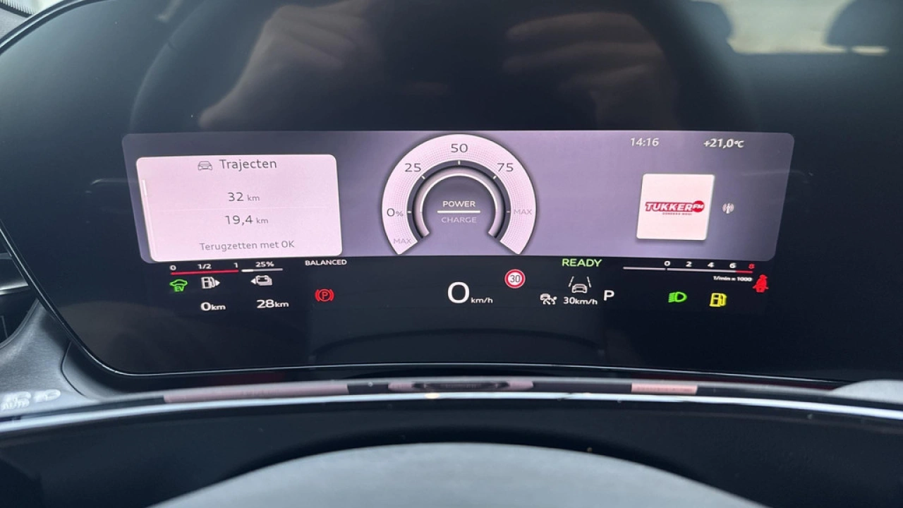 Audi Q3 1.5 200kW e-hybrid S edition Utopiablauw metallic