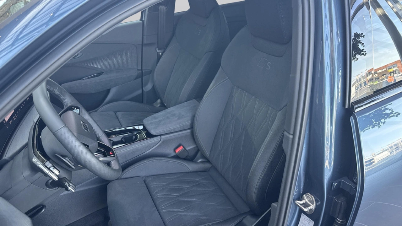 Audi Q3 1.5 200kW e-hybrid S edition Utopiablauw metallic