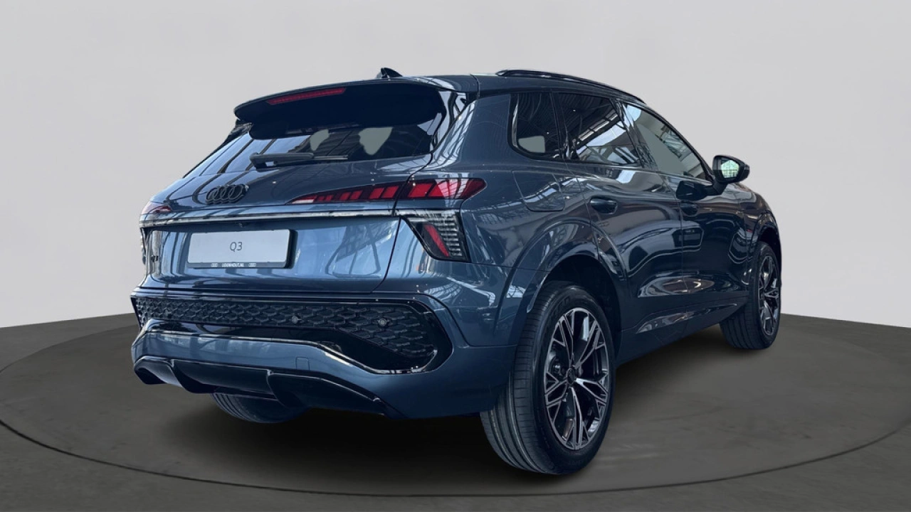 Audi Q3 1.5 200kW e-hybrid S edition Utopiablauw metallic