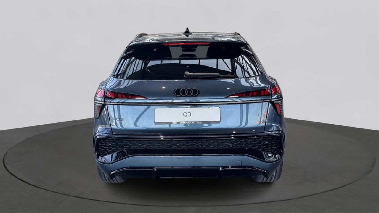 Audi Q3 1.5 200kW e-hybrid S edition Utopiablauw metallic
