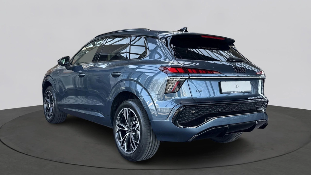 Audi Q3 1.5 200kW e-hybrid S edition Utopiablauw metallic