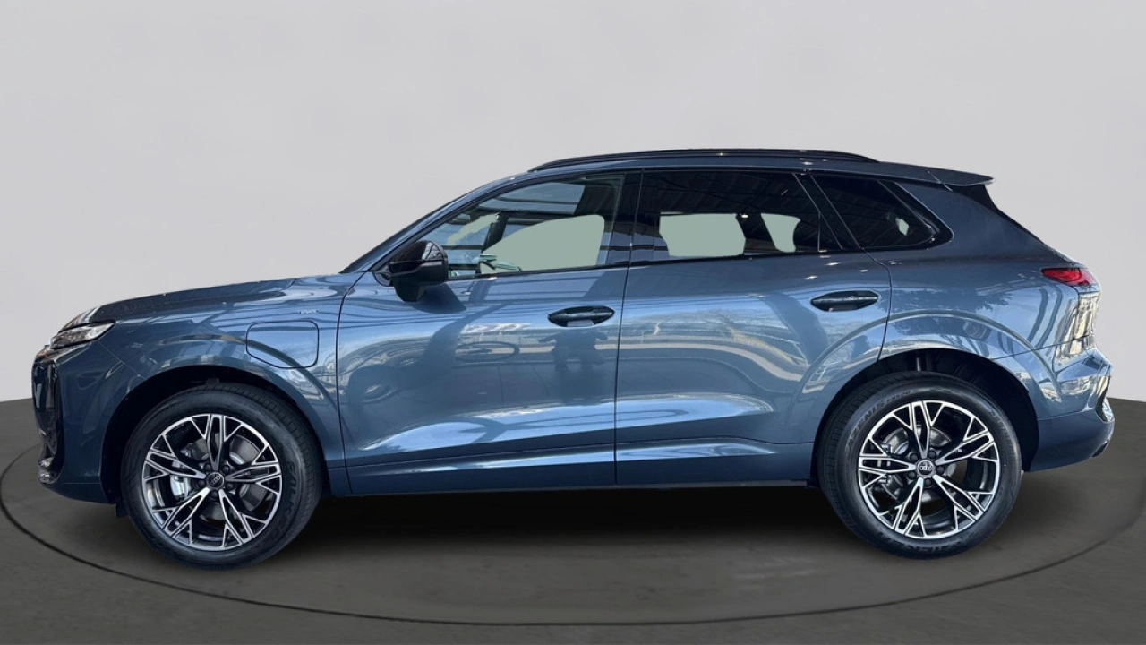 Audi Q3 1.5 200kW e-hybrid S edition Utopiablauw metallic