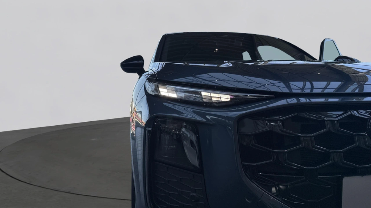 Audi Q3 1.5 200kW e-hybrid S edition Utopiablauw metallic