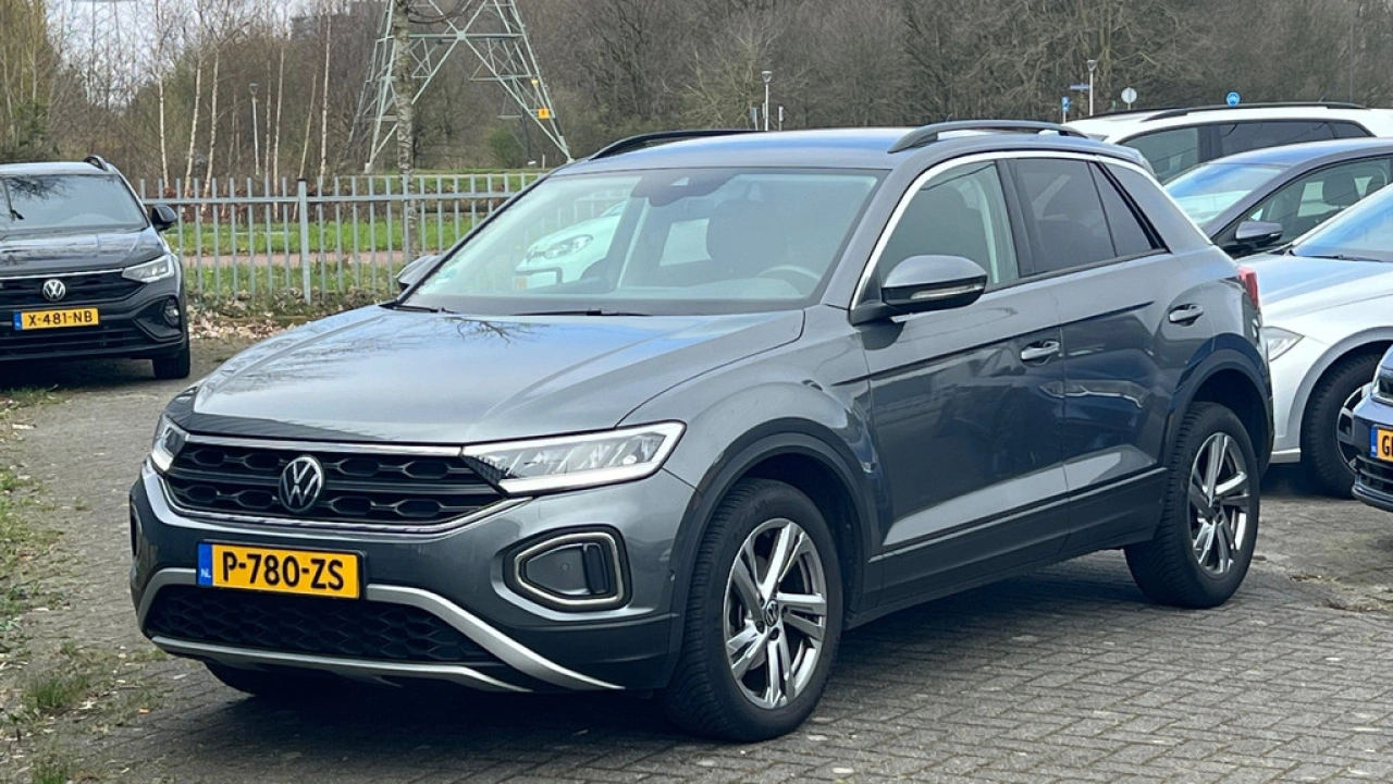 Volkswagen T-Roc 1.5 TSI 150pk DSG Life 75 Edition Navigatie Camera