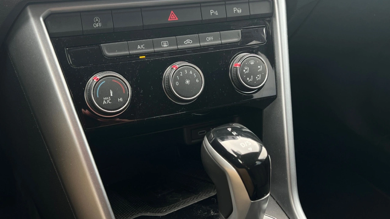 Volkswagen T-Roc 1.5 TSI 150pk DSG Life 75 Edition Navigatie Camera