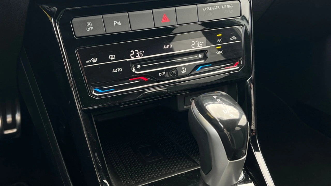 Volkswagen T-Cross 1.0 TSI 110pk DSG R-Line Navigatie Camera