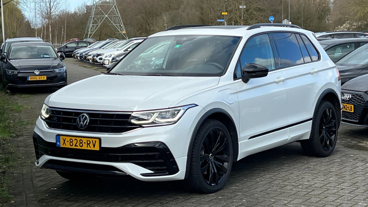 Volkswagen Tiguan 1.4 TSI 245pk DSG eHybrid R-Line Business Panoramadak Trekhaak