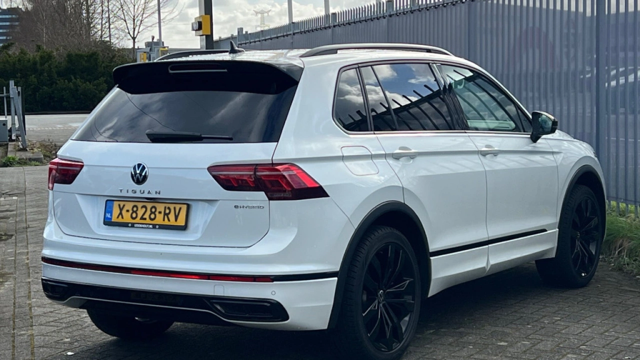 Volkswagen Tiguan 1.4 TSI 245pk DSG eHybrid R-Line Business Panoramadak Trekhaak