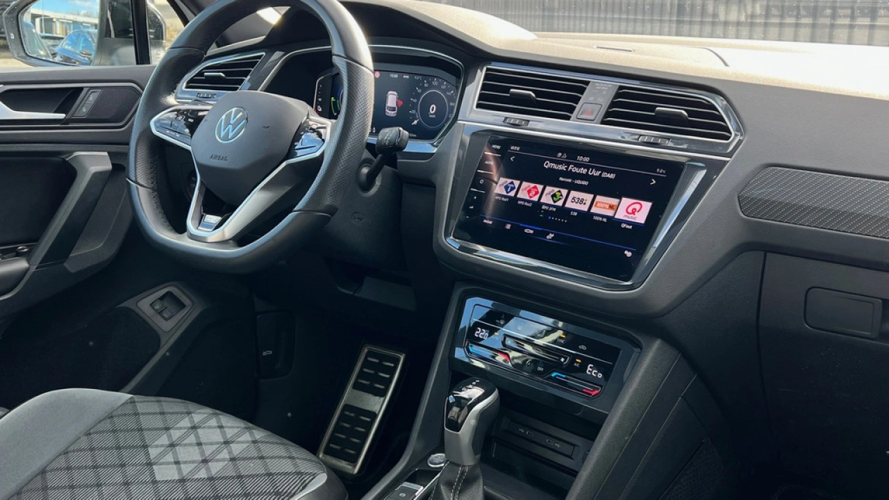 Volkswagen Tiguan 1.4 TSI 245pk DSG eHybrid R-Line Business Panoramadak Trekhaak
