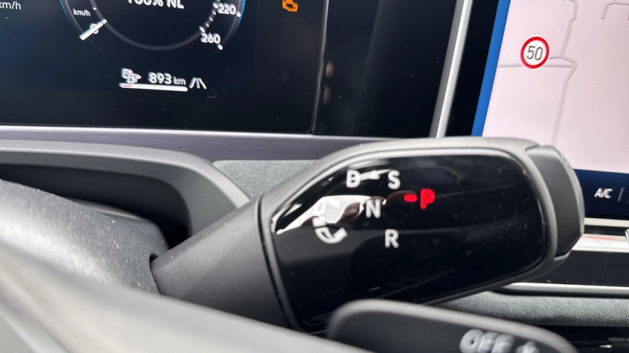 Volkswagen Passat Variant 1.5 eHybrid R-Line Edition 200kw / 272 PK / Trekhaak Demonstratiemodel