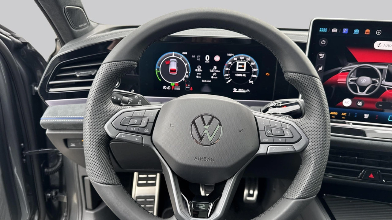 Volkswagen Passat Variant 1.5 eHybrid R-Line Edition 200kw / 272 PK / Trekhaak Demonstratiemodel